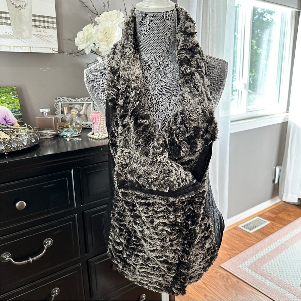 Dolce Cabo Faux Fur & Faux Leather Drape Vest Size S – Black/Gray - Picture 5 of 16